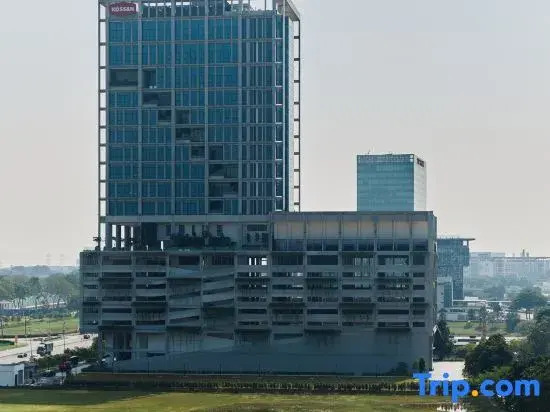 Sunsuria Forum SOHO & Residence Suites Setia Alam by MOKA