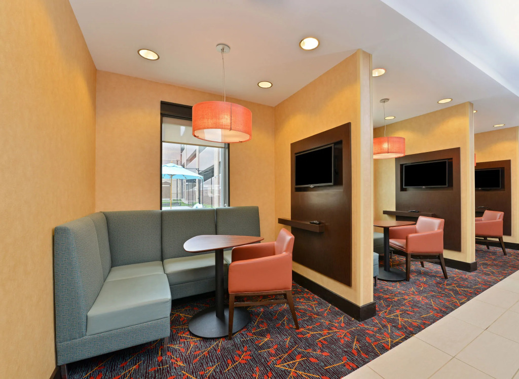 Hampton Inn & Suites Des Moines Downtown