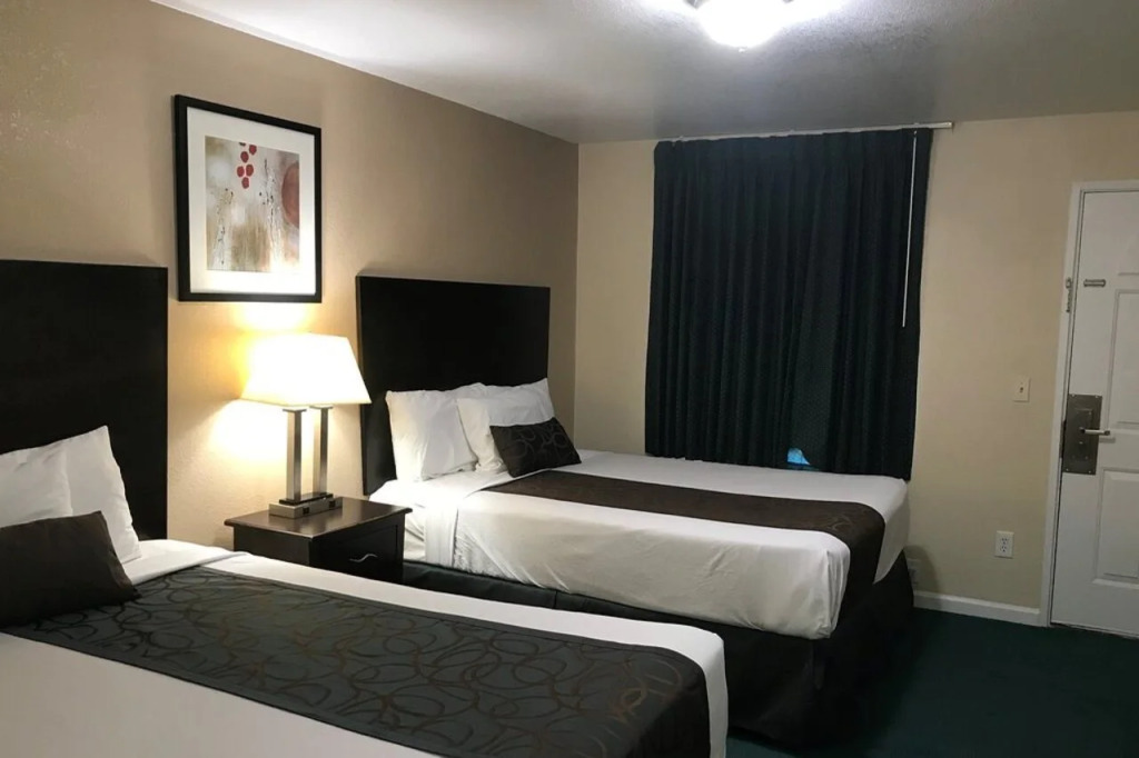 Signature Inn Merced Yosemite Parkway