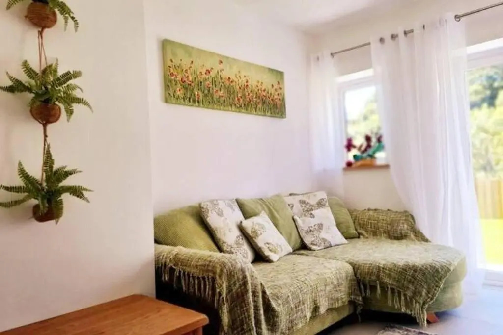 4 Bed Villa Sleeps 8 -Private Terrace-Free parking