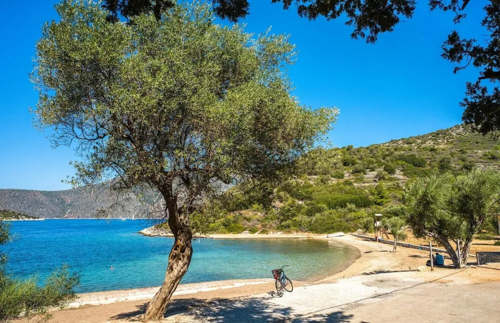 Loutsa Villa
