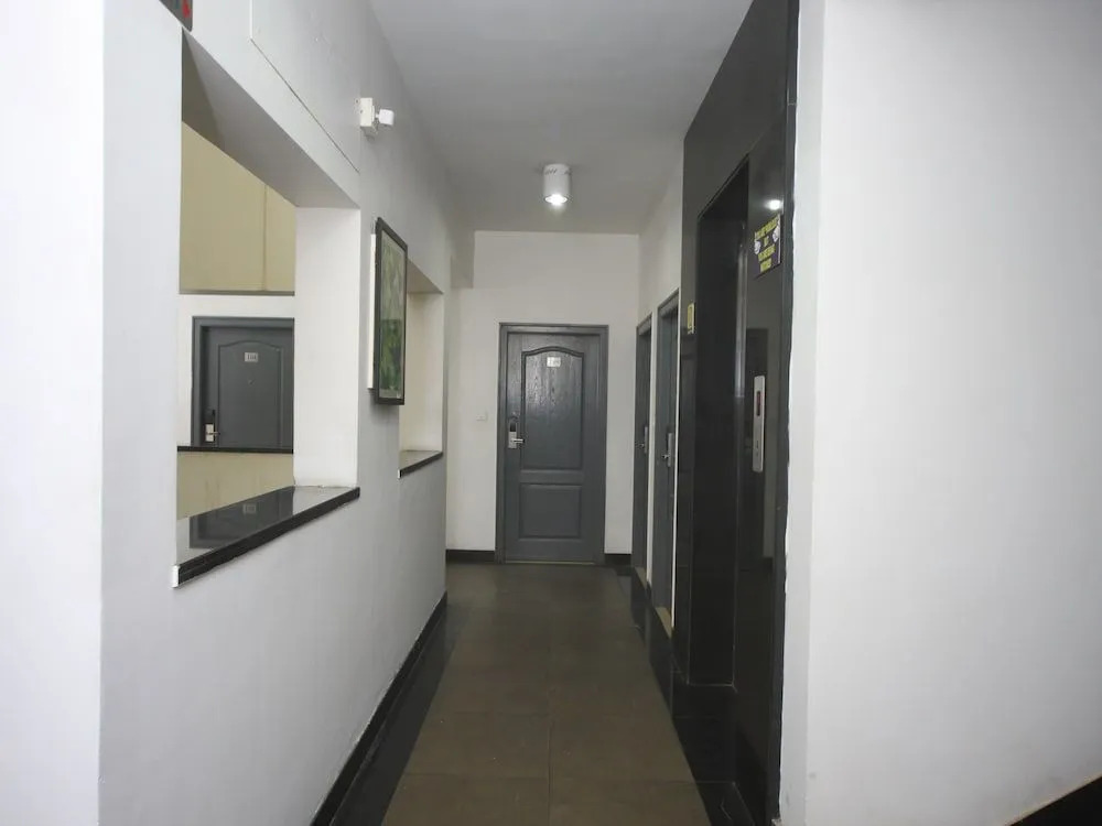 OYO 4921 Stay Easy Tiruvanmiyur