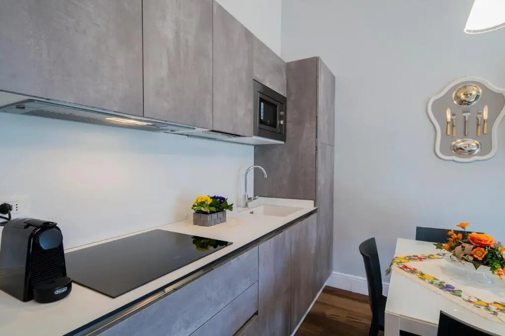 Oltrarno Lily Suite