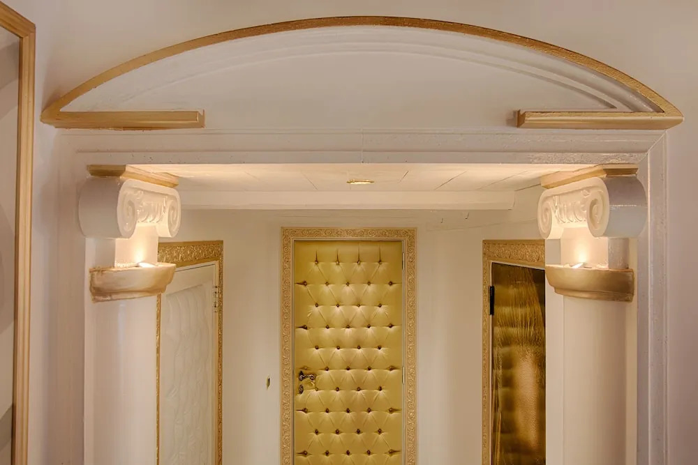 Trevi Fountain Luxury Home