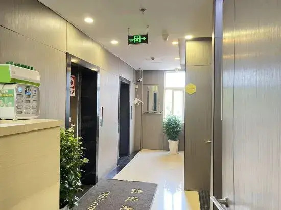 Hongda Hotel (Shanghai Hongkou Football Stadium Chifeng Road Subway Station)
