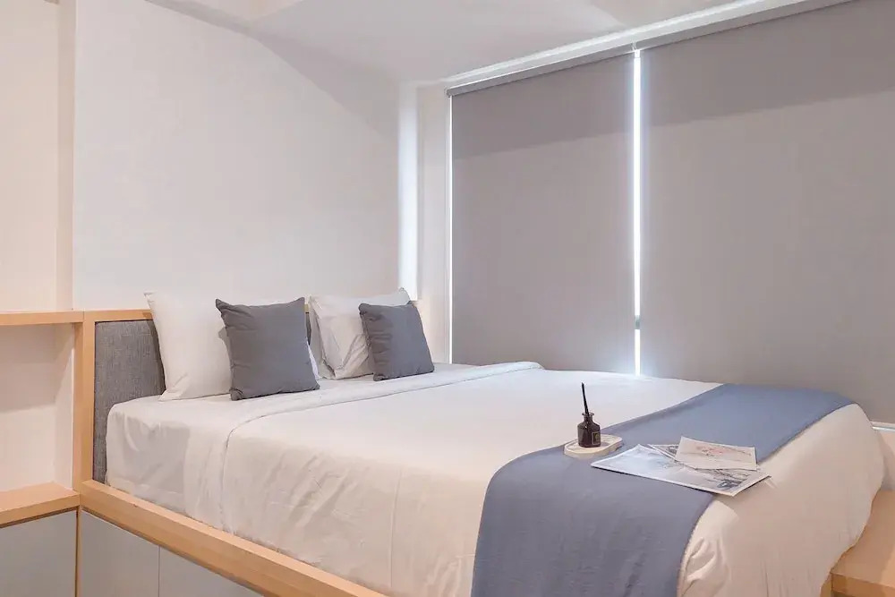 Best Place And Elegant Studio Collins Boulevard Apartment