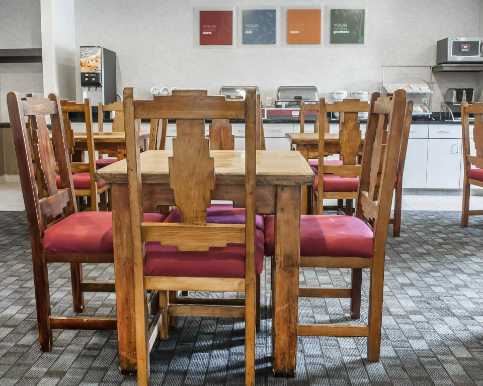 Comfort Suites University