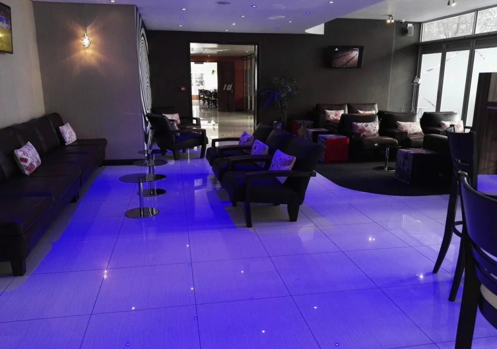 Circa On The Square Hotel