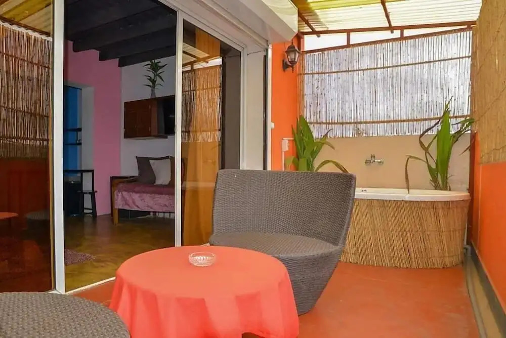 La Casa Di Luna - Hotel with Pool and Restaurant in Antananarivo