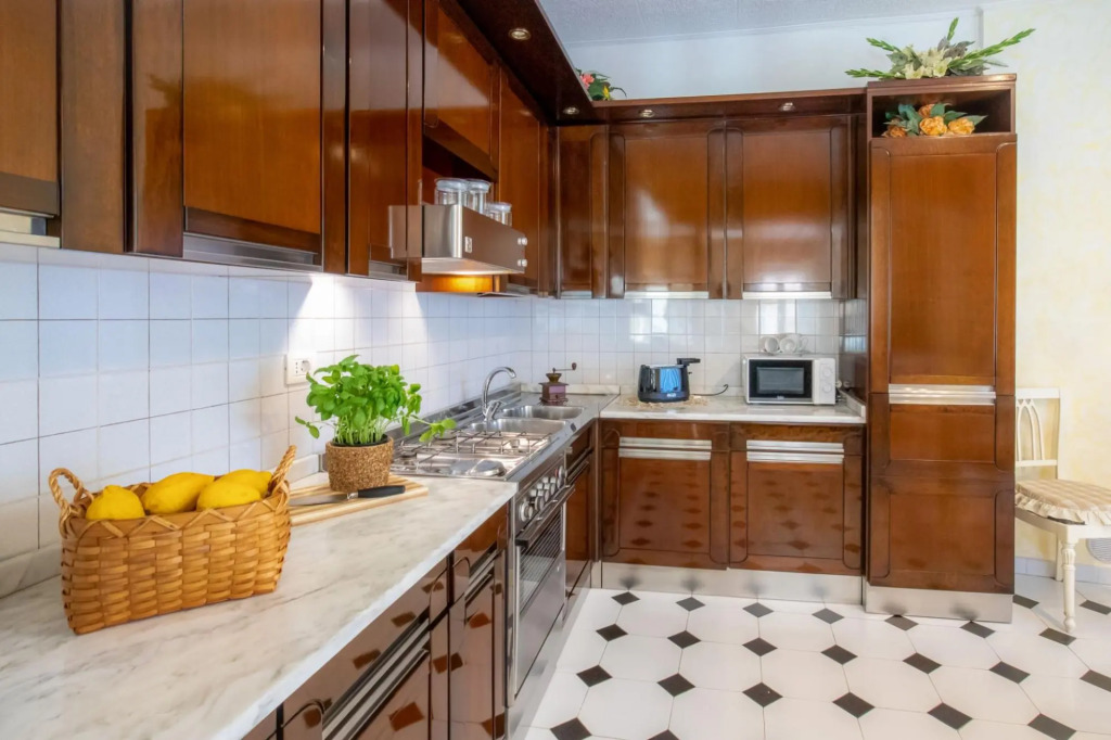 Three-room apartment with sunrise view from the sea-Mare In Vista