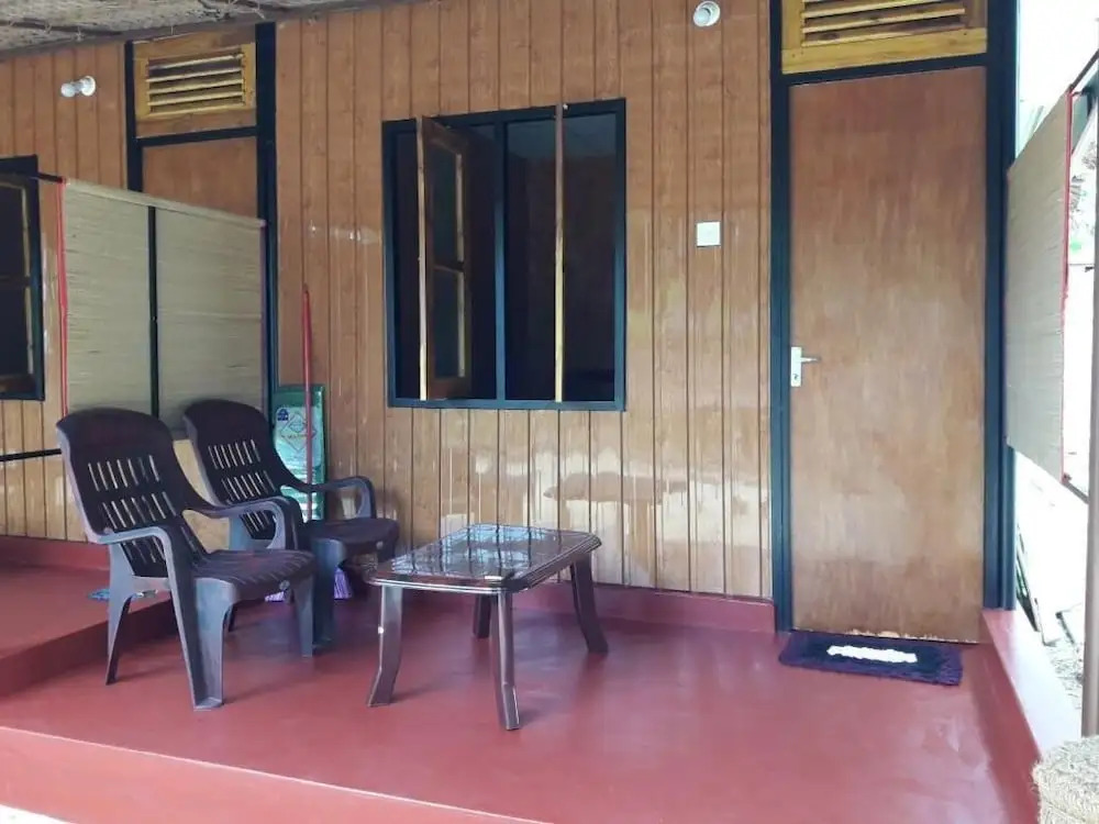 Naaval Beach Villa & Rooms