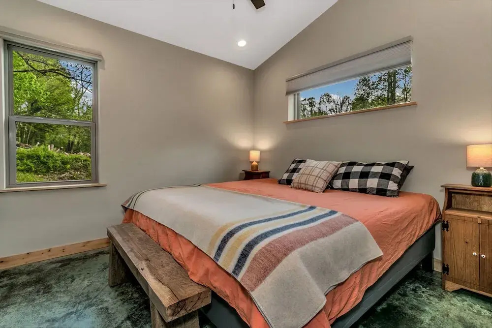 Cozy Laurel Cabin