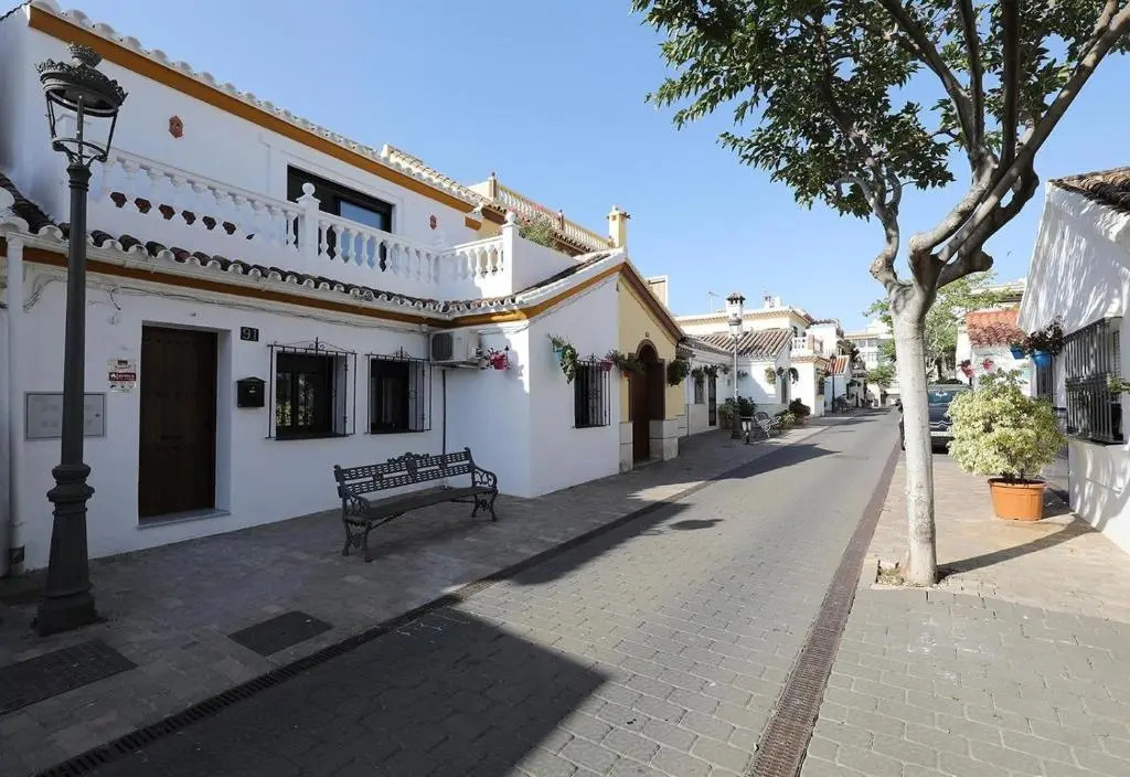 Renovated townhouse San Roque 91