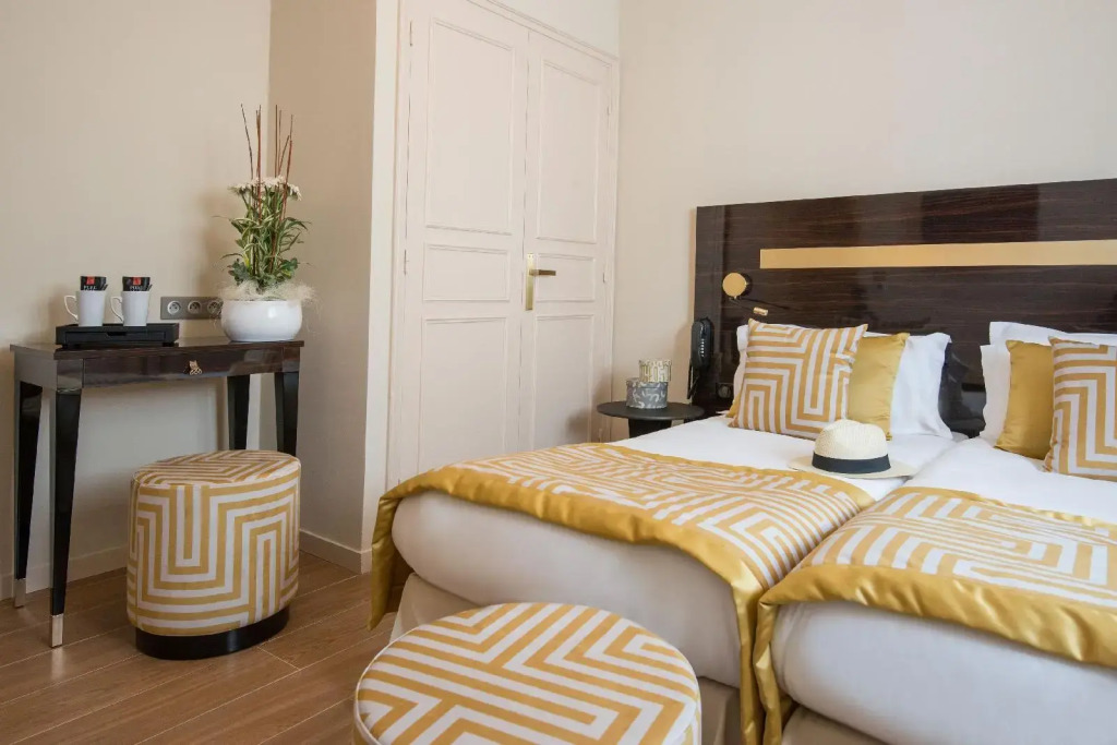 Hotel Carlton