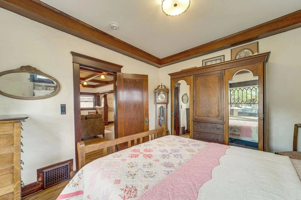 3 Blocks to Plaza! Historic Prescott Gem w/ Grill
