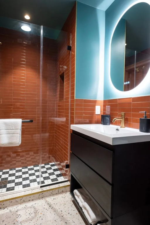 The Gisele - Charming 4BR 4BA for 8 - Pool & Streetcar Stop