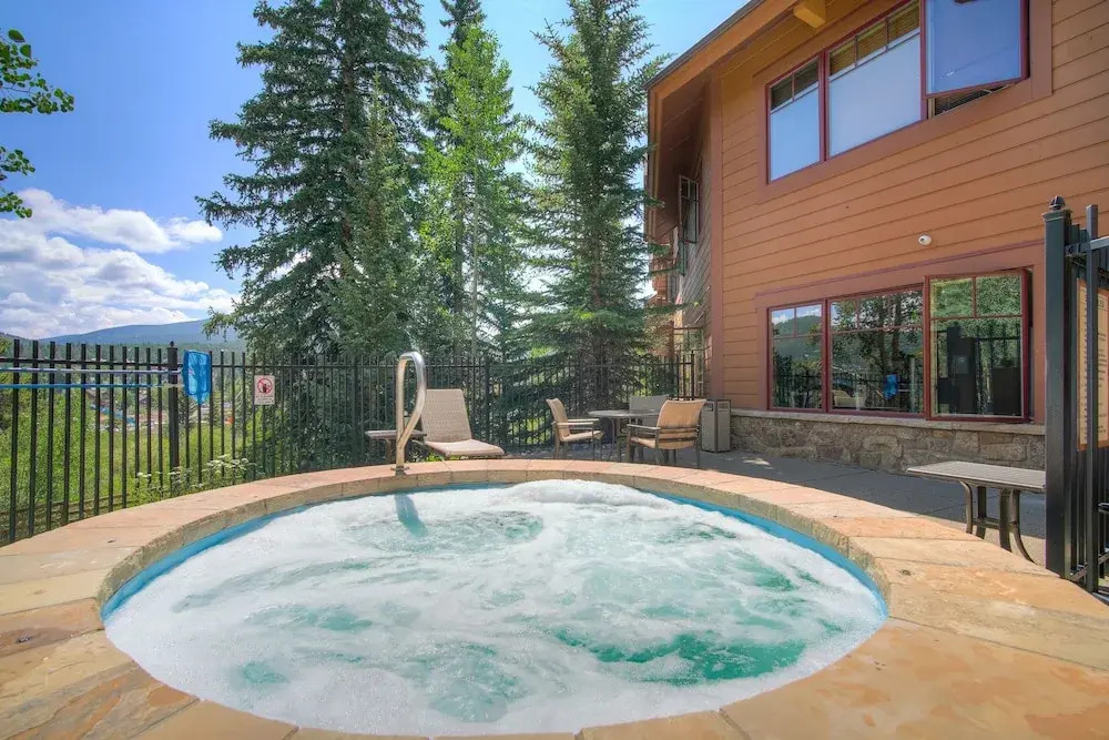 Spacious Upstairs Townhome With Private Garage 2 Bedroom Condo
