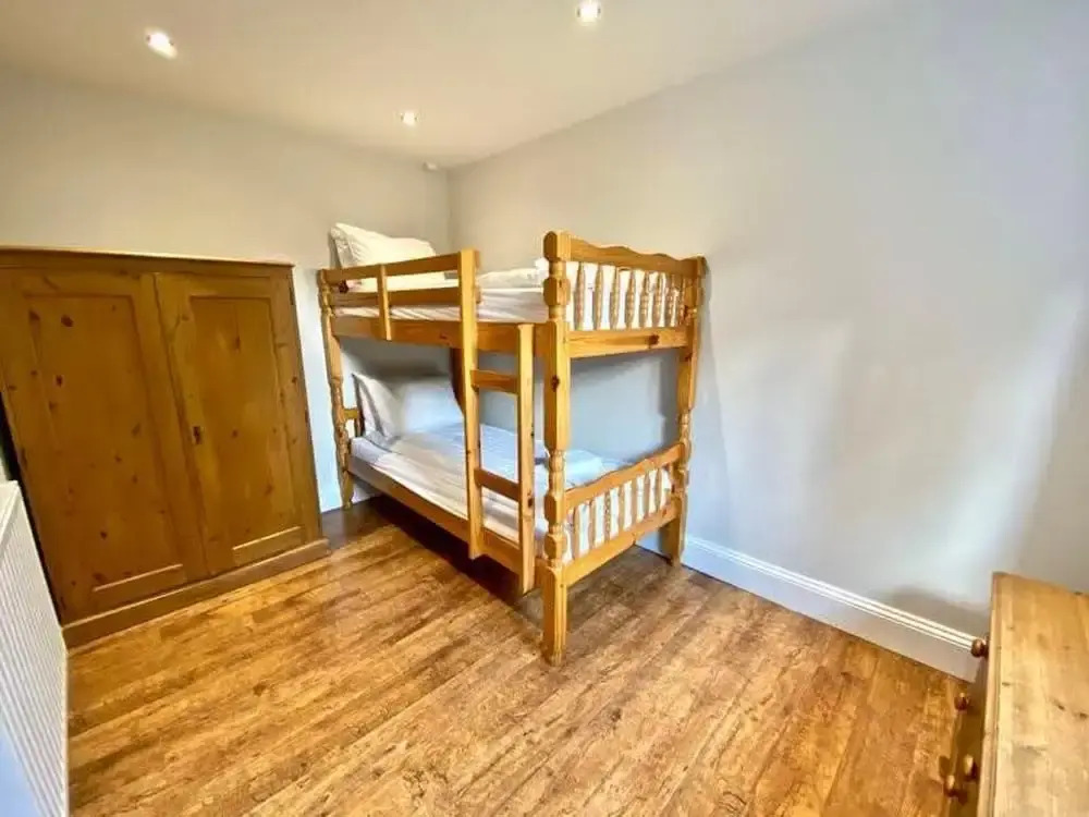 Detached Lakeland Cottage With Private hot tub