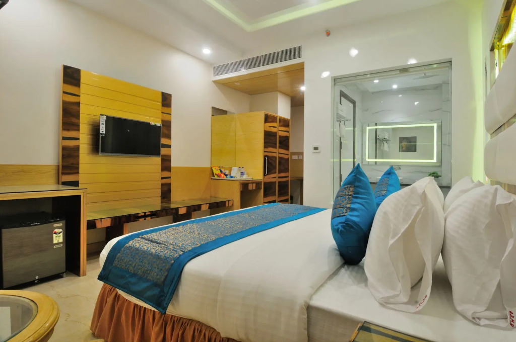 The Gold Regency - 02 Mins from New Delhi Railway Station