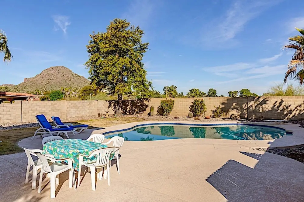 Shadow Mountain Retreat 4BR by Casago