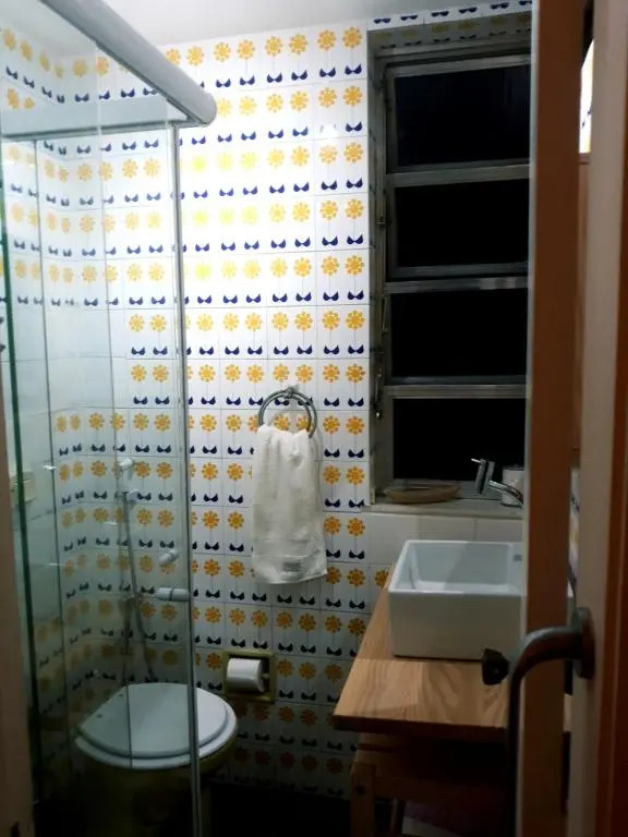 Apartamento TOP em Copacabana na quadra da praia! Sol, praia e muito conforto!