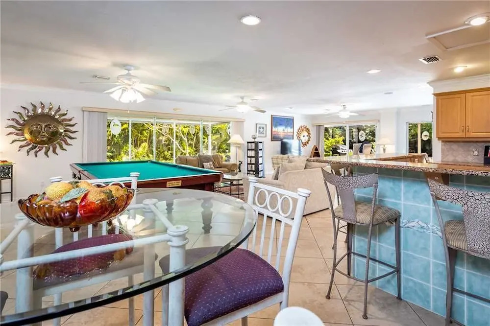 USS Gulf Breeze Beach - Five Bedroom Home