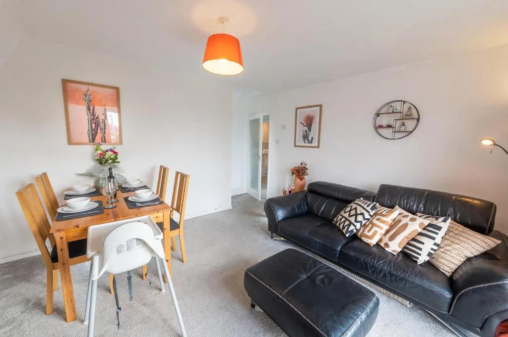 La Casa Suites Windsor