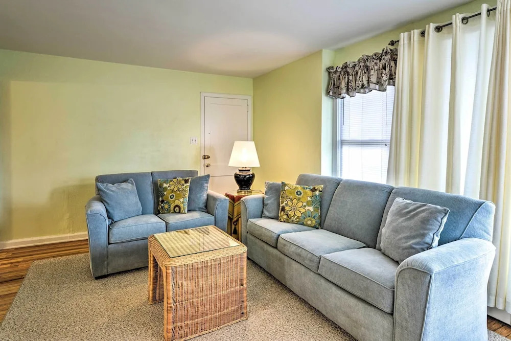 Wildwood Crest Condo: 2 Blocks to Beach!