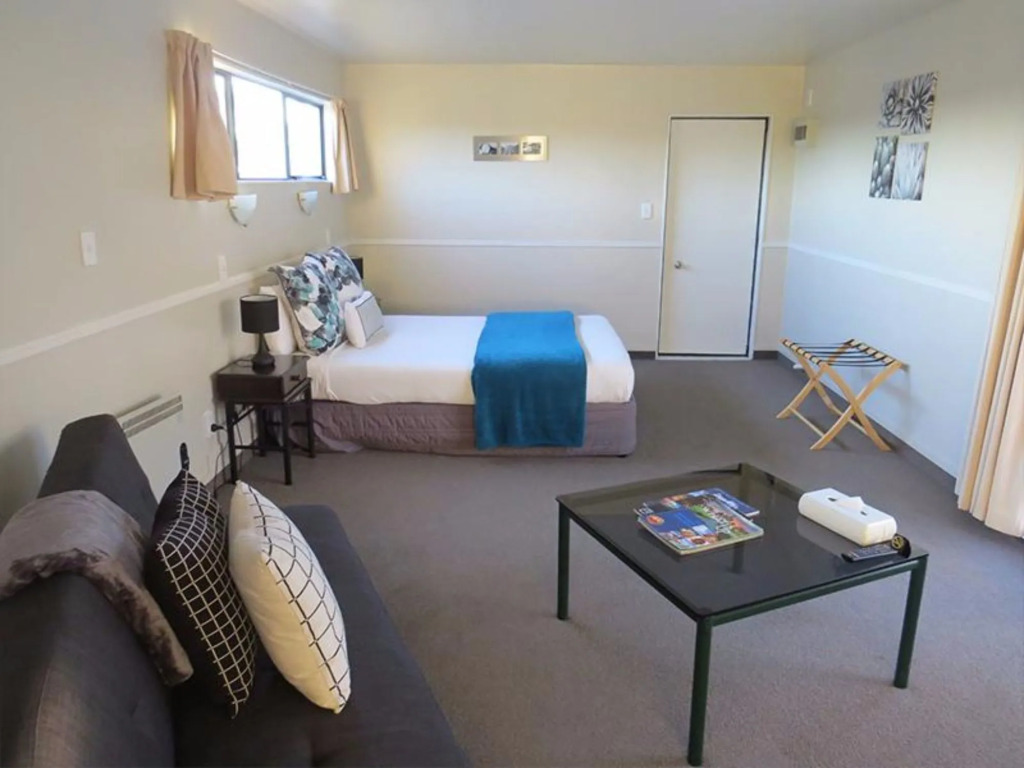 Pohutu Lodge Motel