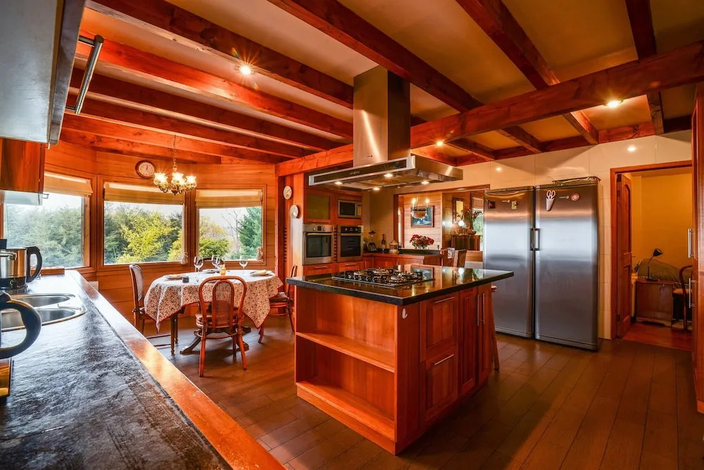 Amazing View to the Lake in the Peace of a Private Condominium