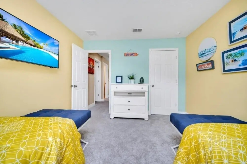 Brand New 5 Bed Solara End Unit Town Home 5 Bedroom Townhouse by Redawning