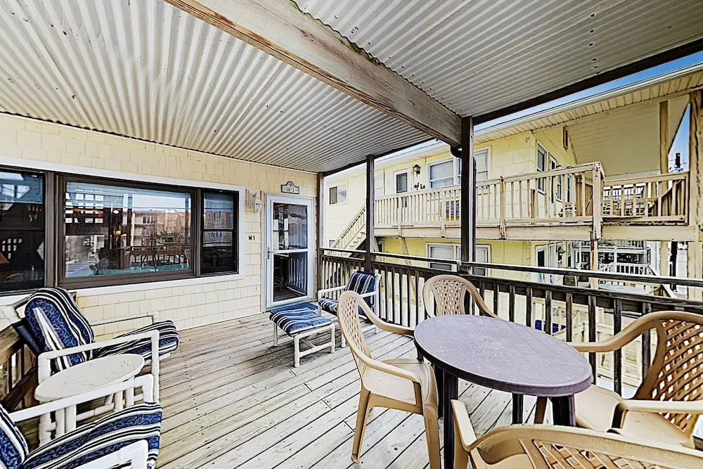 New Listing! Beachside Bliss - Walk To Waves 2 Bedroom Condo