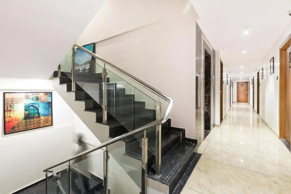Aura One Hotel