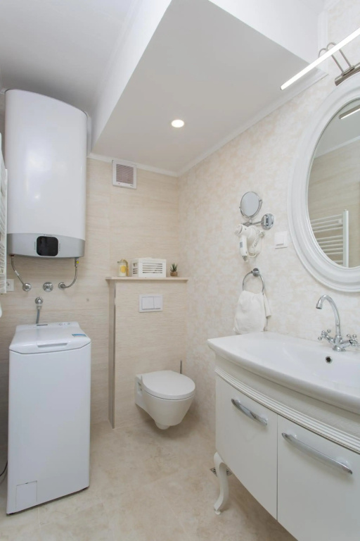 Apartment Zlatni Potok - View of the Old Town & Free Parking & 15 Minute Walk To the Center
