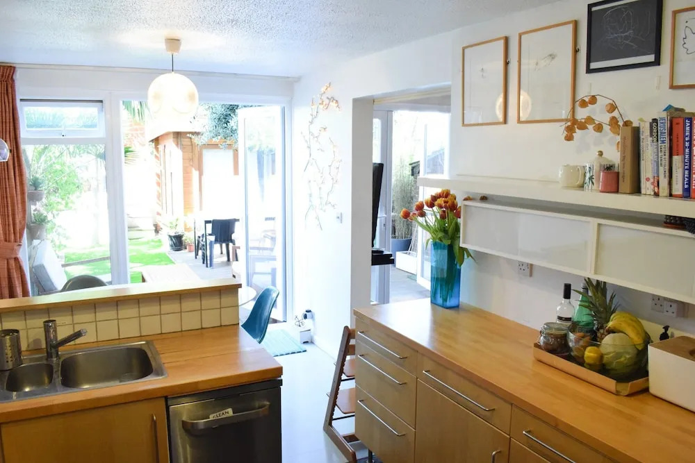 2 Bedroom Flat In Bethnal Green