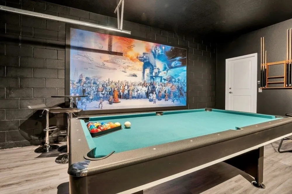 5 Bed With Fantastic Game Room In Fun Resort! 5 Bedroom Townhouse by RedAwning