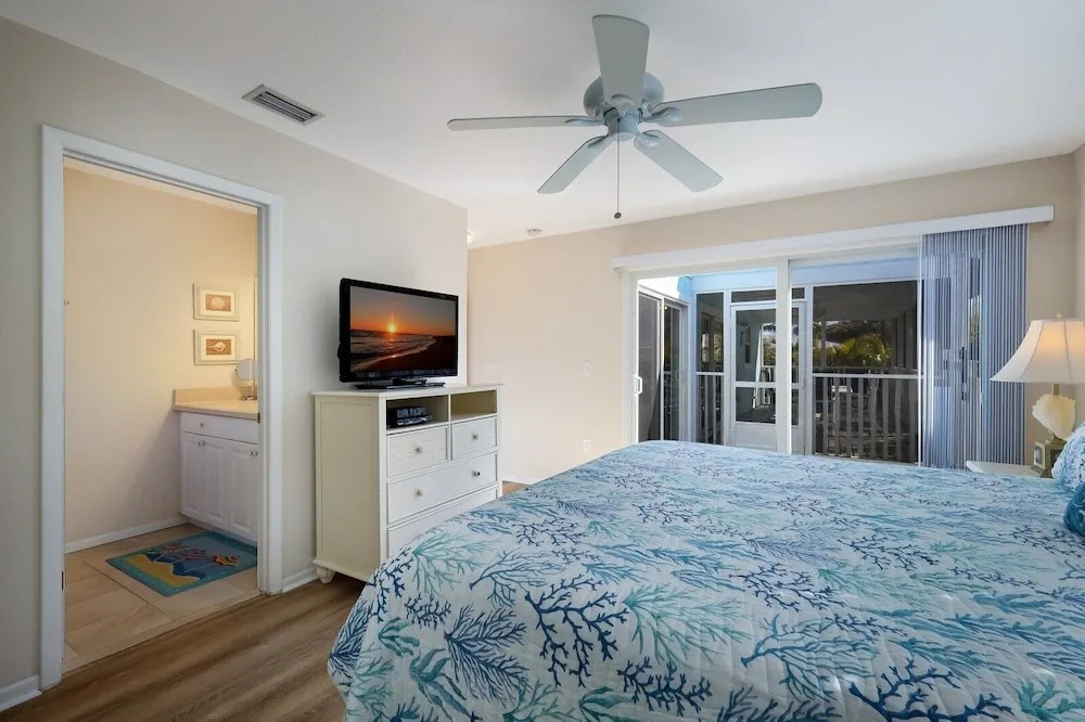 Dock Of The Bay 2 Bedroom Home by RedAwning