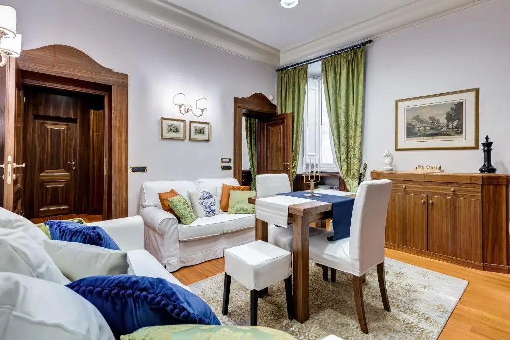 Pantheon Antique Suite