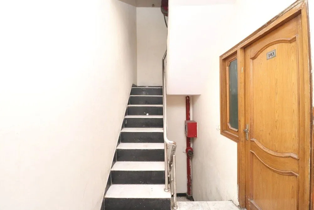 OYO 28168 Hotel Regal 2