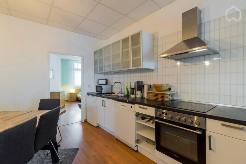 Spacious and modern furnished apartment for 10 guests