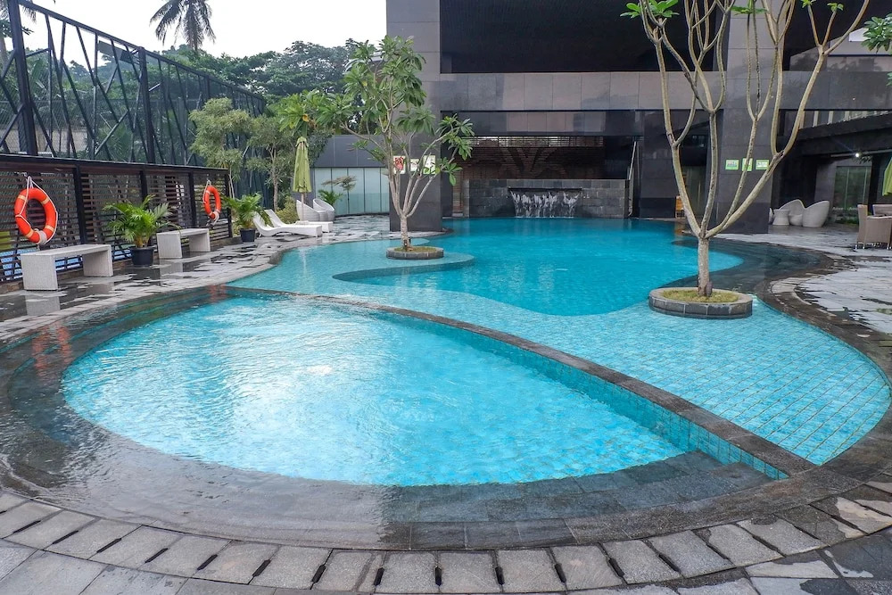 Spacious and Modern L'Avenue Apartment