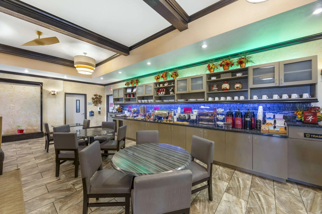 Best Western Plus Emerald Inn & Suites