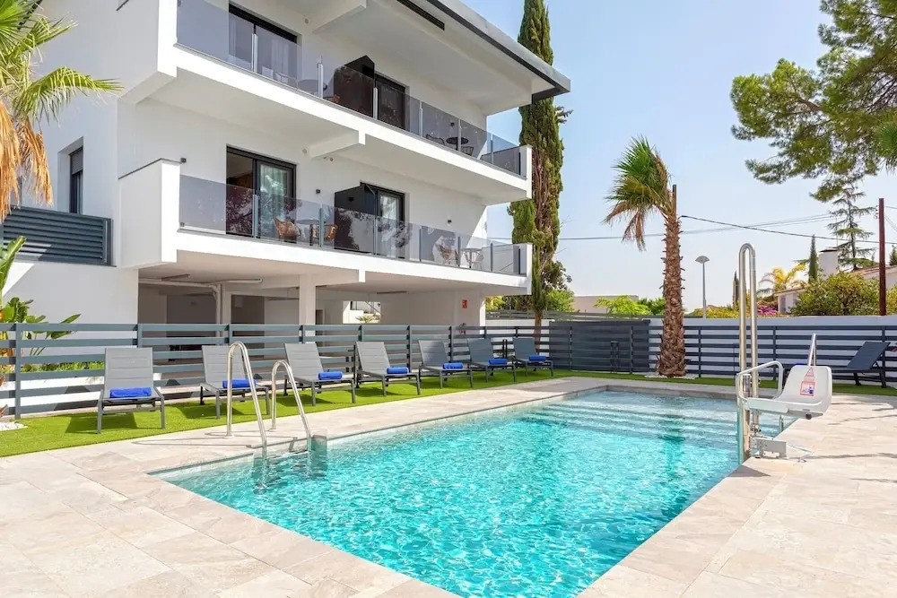 Cozy 1 bd Apartment With Terrace Pool and Parking Arruzafa VII