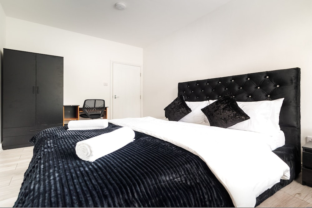 LUX 2bdr Flat Near LTN Airport City Centre