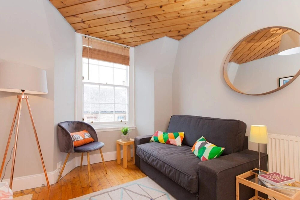 1 Bedroom Apartment in Edinburgh'S Old Town Sleeps 4