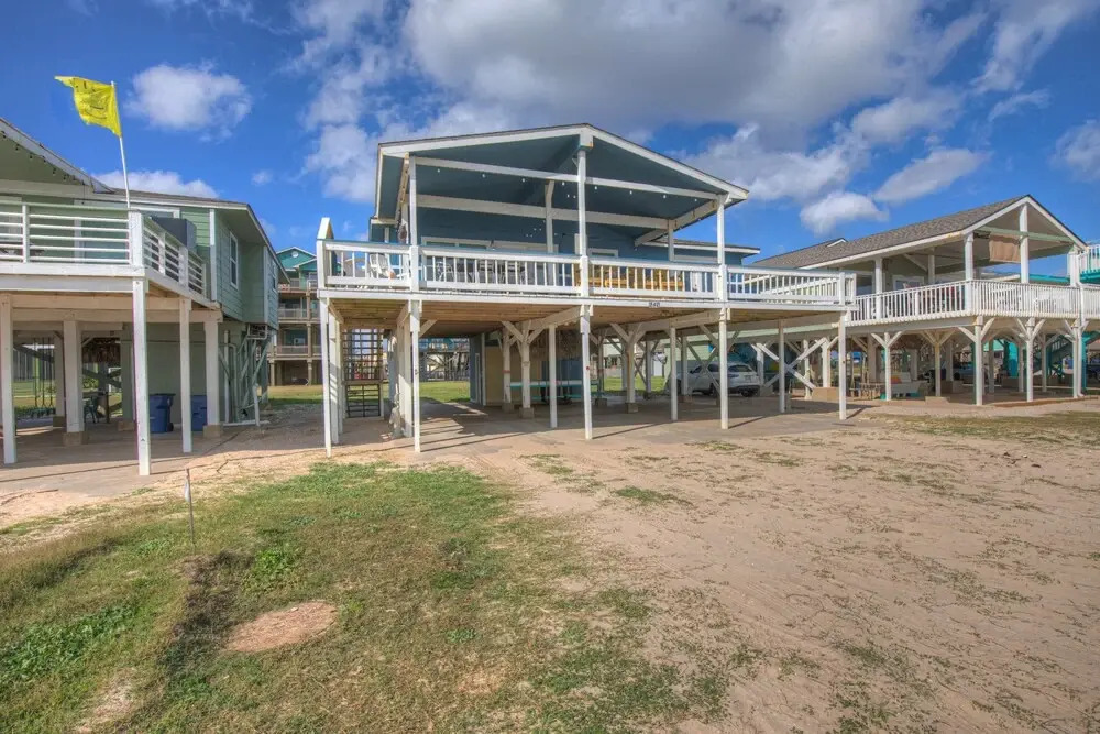 New! Beachfront Home W/grill & Stunning Views!