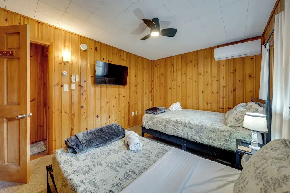 Game Room, Hot Tub & Fire Pit: Pocono Lake Escape!
