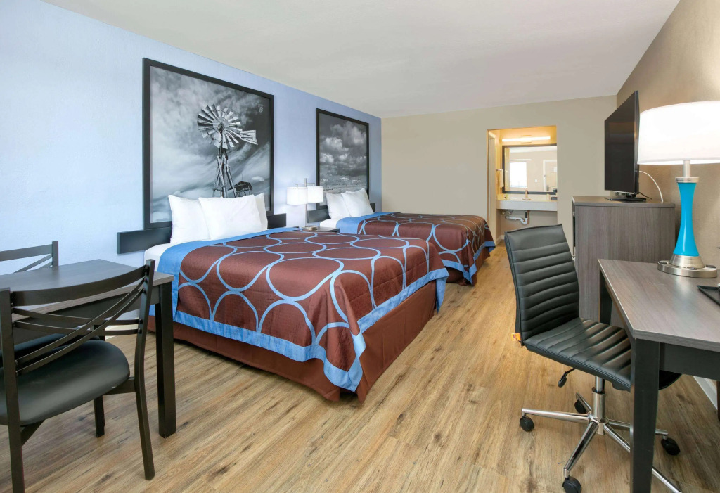 Super 8 by Wyndham Victoria / South / Hwy 59