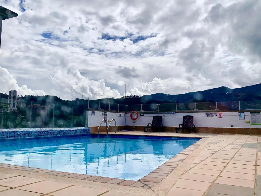 Sabaneta, apartment, Parking, Pool & with club in the sky!