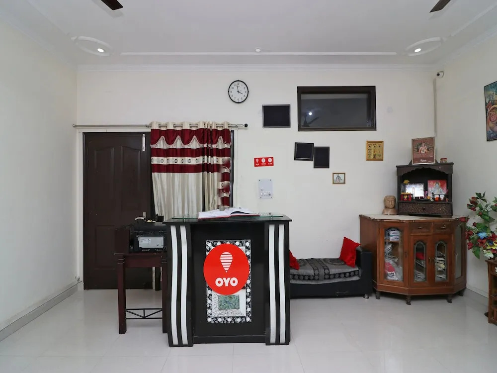 OYO 13195 The Abodes Guest house